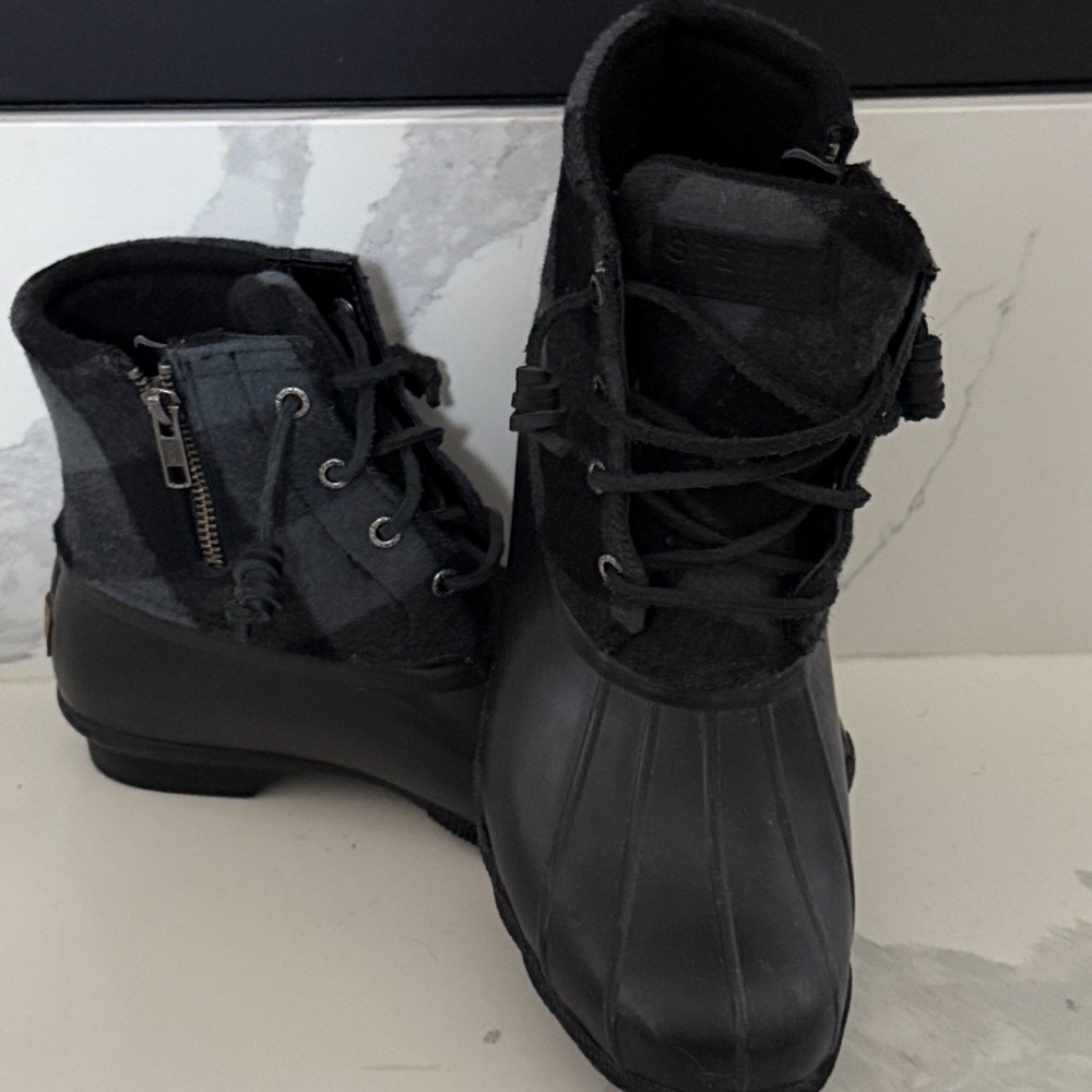 SPERRY Women’s Saltwater Buffalo Plaid Duck Boots - Size 8